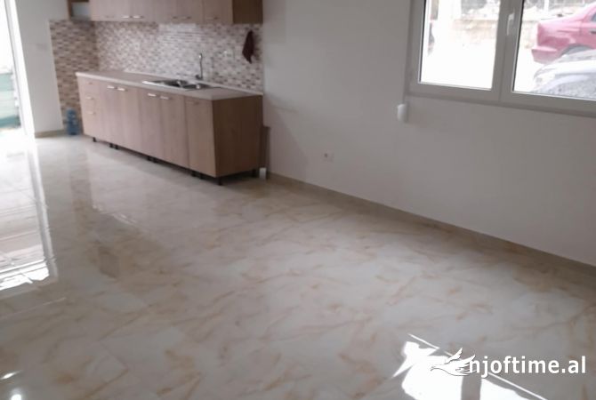 Shtepi me qera 3+1 ne Tirane - 390 Euro