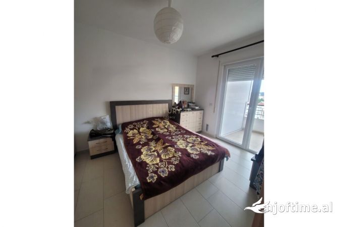 Shtepi ne shitje Apartament ne Tirane, 3+1, Mobilimi E mobiluar, Pagesa 155,000  Euro.