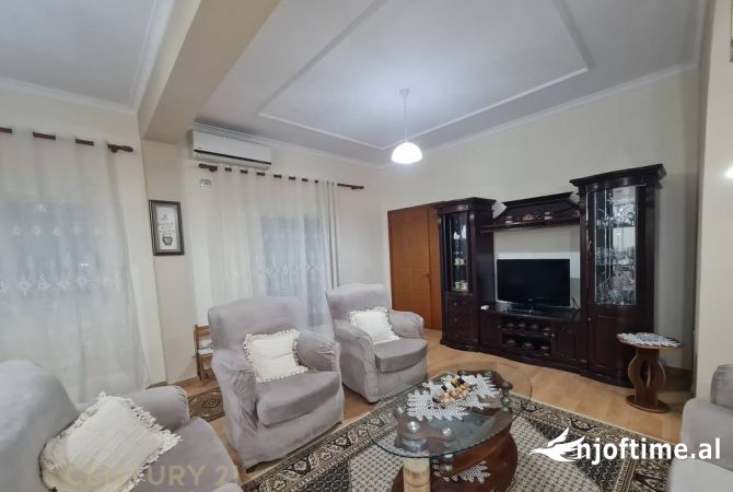 Shtepi me qera Apartament ne Tirane, 2+1, Mobilimi E mobiluar, Pagesa 450  Euro.
