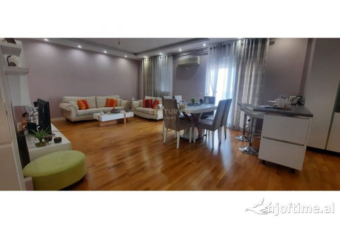 Shtepi ne shitje Apartament ne Tirane, 3+1, Mobilimi E mobiluar, Pagesa 250,000  Euro.