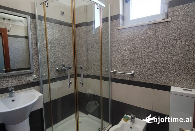 Casa in affitto 3+1 a Tirana - 1,100 Euro