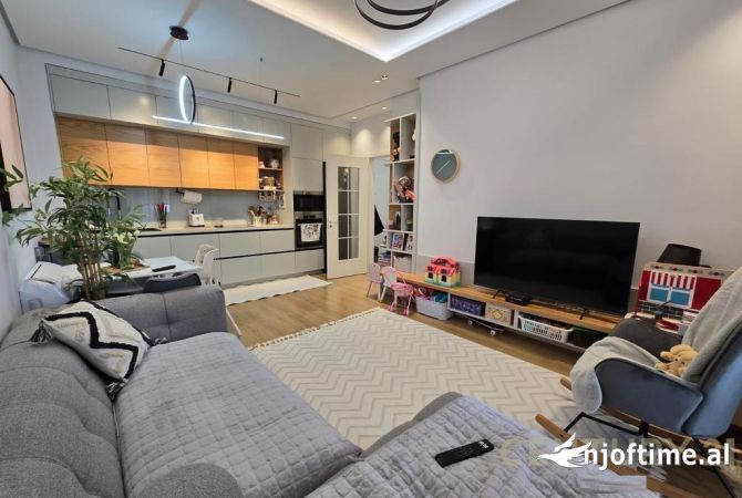 Shtepi ne shitje Apartament ne Tirane, 2+1, Mobilimi E mobiluar, Pagesa 200,000  Euro.