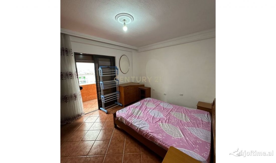 Shtepi me qera Apartament ne Tirane, 2+1, Mobilimi E mobiluar, Pagesa 450  Euro.