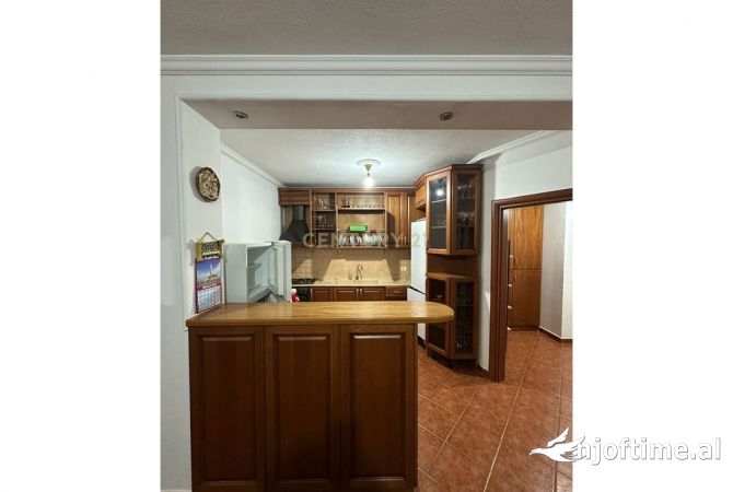 Shtepi me qera Apartament ne Tirane, 2+1, Mobilimi E mobiluar, Pagesa 450  Euro.