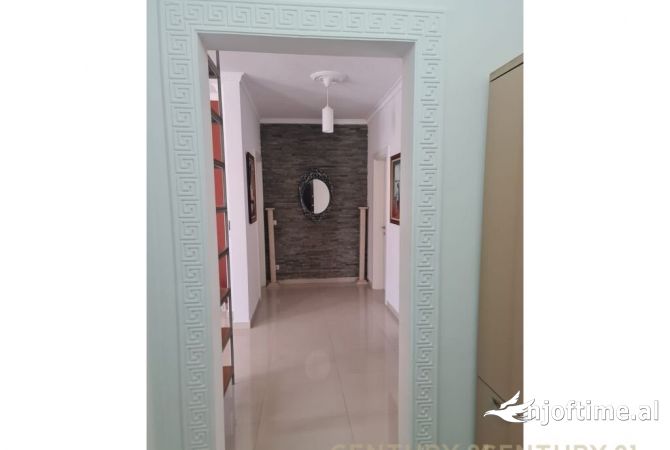 Shtepi me qera 2+1 ne Tirane - 700 Euro