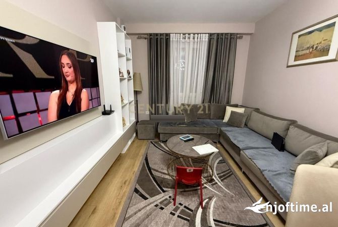 Shtepi ne shitje Apartament ne Tirane, 2+1, Mobilimi E mobiluar, Pagesa 160,000  Euro.