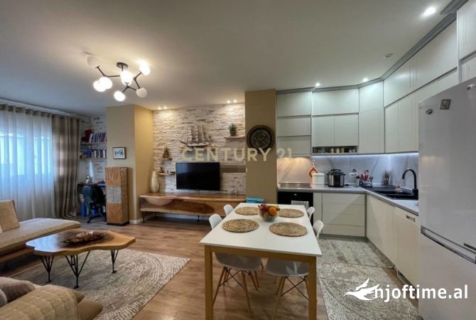 Shtepi ne shitje Apartament ne Tirane, 2+1, Mobilimi E mobiluar, Pagesa 225,000  Euro.
