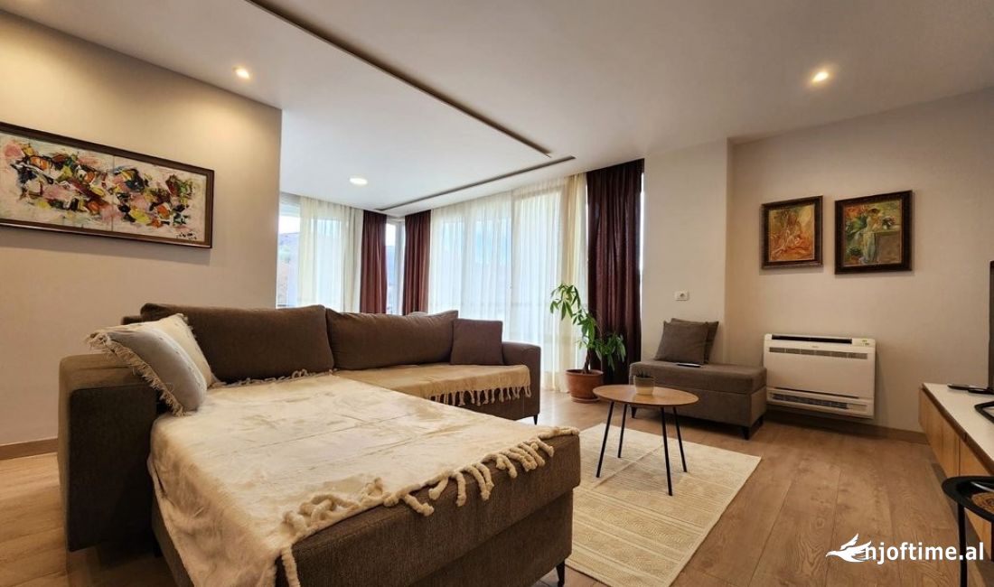 Shtepi me qera Apartament ne Tirane, 3+1, Mobilimi E mobiluar, Pagesa 900  Euro.