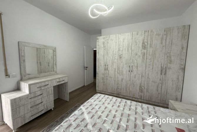 Shtepi me qera Apartament ne Tirane, 2+1, Mobilimi E mobiluar, Pagesa 500  Euro.