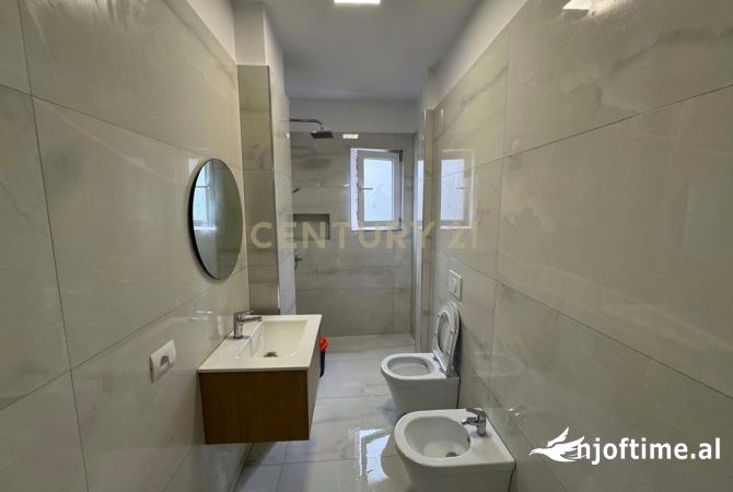Shtepi ne shitje Apartament ne Tirane, 2+1, Mobilimi Bosh, pa mobiluar, Pagesa 162,000  Euro.