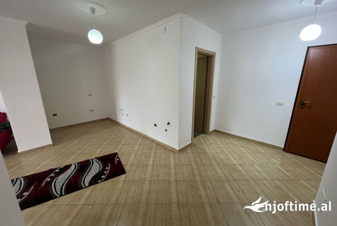 Shtepi ne shitje Apartament ne Tirane, 1+1, Mobilimi E mobiluar, Pagesa 89,000  Euro.