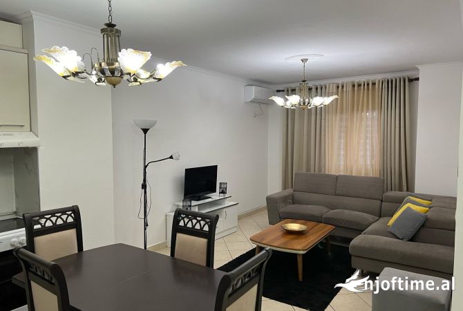 Shtepi me qera 2+1 ne Tirane - 680 Euro