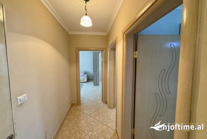 Shtepi ne shitje Apartament ne Tirane, 2+1, Mobilimi E mobiluar, Pagesa 125,000  Euro.