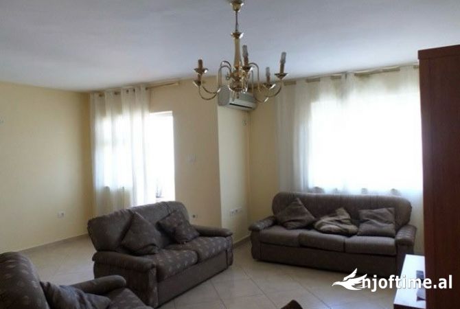 Shtepi me qera Apartament ne Tirane, 5+1, Mobilimi E mobiluar, Pagesa 1,000  Euro.