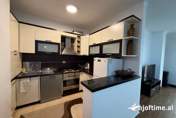 Shtepi me qera 2+1 ne Tirane - 570 Euro