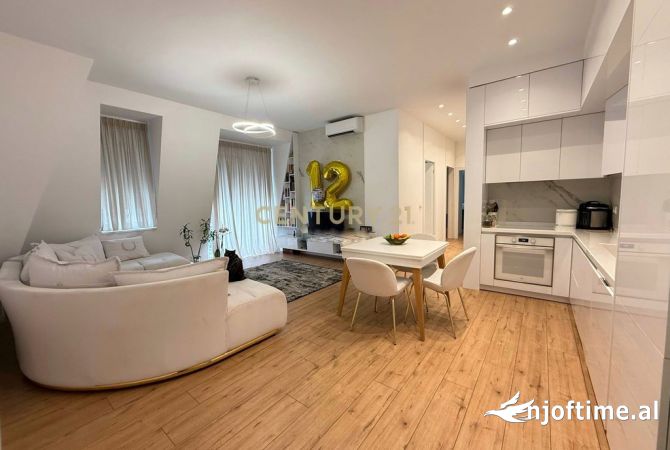 Shtepi me qera 3+1 ne Tirane - 1,600 Euro