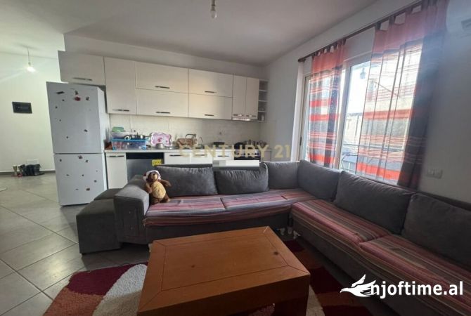 Shtepi me qera 2+1 ne Tirane - 400 Euro