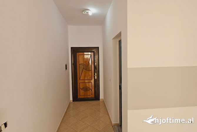 Shtepi ne shitje Apartament ne Durres, Garsoniere, Mobilimi Bosh, pa mobiluar, Pagesa 47,000  Euro.
