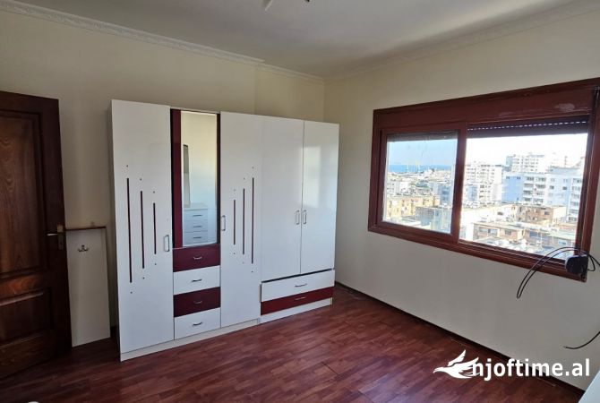 Shtepi ne shitje Apartament ne Durres, 3+1, Mobilimi Pjeserisht e mobiluar, Pagesa 130,000  Euro.