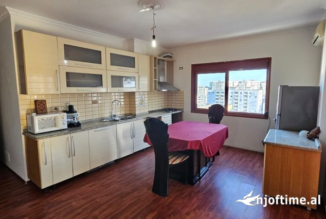 Shtepi ne shitje Apartament ne Durres, 3+1, Mobilimi Pjeserisht e mobiluar, Pagesa 130,000  Euro.
