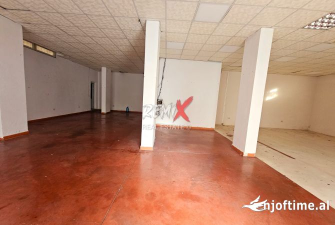 Ambiente Commerciale in Affitto 3+1 a Durazzo - 650 Euro