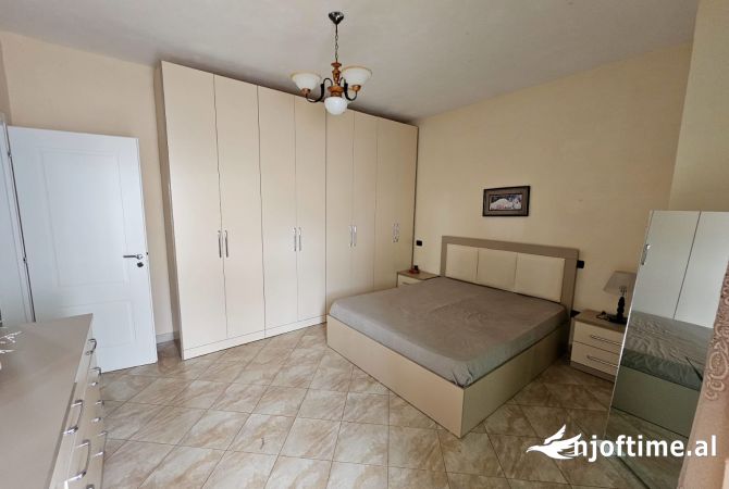 Shtepi me qera Apartament ne Durres, 2+1, Mobilimi E mobiluar, Pagesa 550  Euro.