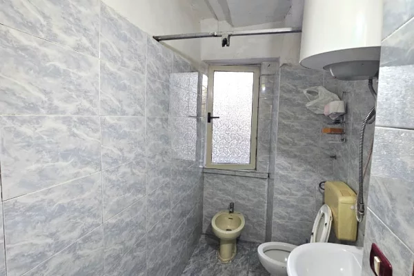 Shtepi me qera Apartament ne Durres, 3+1, Mobilimi Bosh, pa mobiluar, Pagesa 550  Euro.