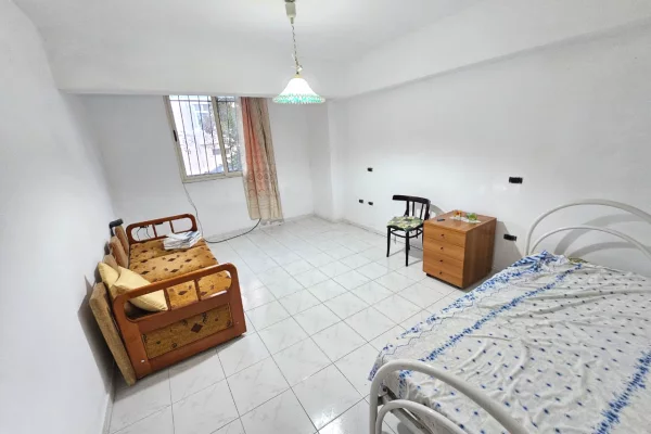 Shtepi me qera Apartament ne Durres, 3+1, Mobilimi Bosh, pa mobiluar, Pagesa 550  Euro.