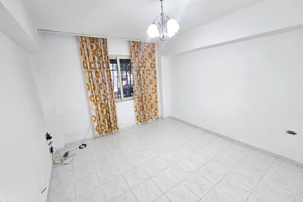 Shtepi me qera Apartament ne Durres, 3+1, Mobilimi Bosh, pa mobiluar, Pagesa 550  Euro.