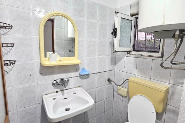 Shtepi me qera Apartament ne Durres, 3+1, Mobilimi Bosh, pa mobiluar, Pagesa 550  Euro.