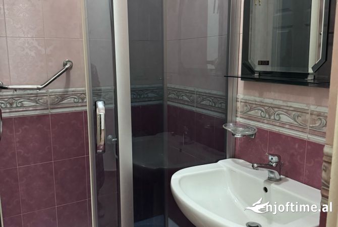 Shtepi me qera Apartament ne Tirane, 2+1, Mobilimi E mobiluar, Pagesa 800  Euro.