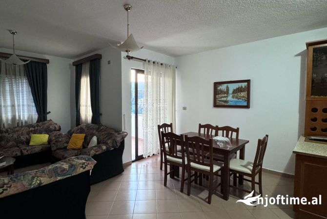 Shtepi me qera Apartament ne Tirane, 2+1, Mobilimi E mobiluar, Pagesa 800  Euro.