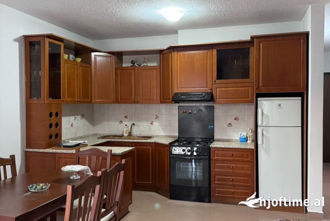 Shtepi me qera 2+1 ne Tirane - 800 Euro