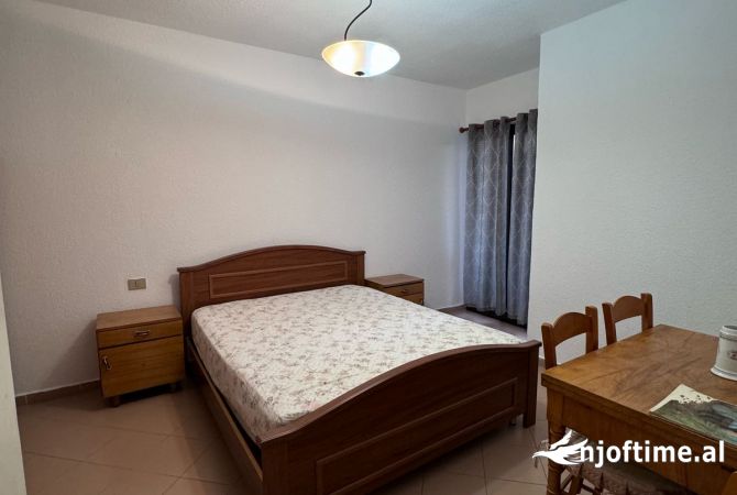 Shtepi me qera Apartament ne Tirane, 2+1, Mobilimi E mobiluar, Pagesa 800  Euro.