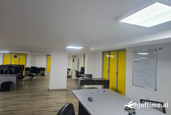 Ambiente Commerciale in Affitto 1+1 a Durazzo - 800 Euro