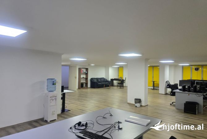 Ambiente Commerciale in Affitto 1+1 a Durazzo - 800 Euro