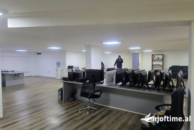  Ambient perfekt per zyra me qera – Bulevardi, Durres! 