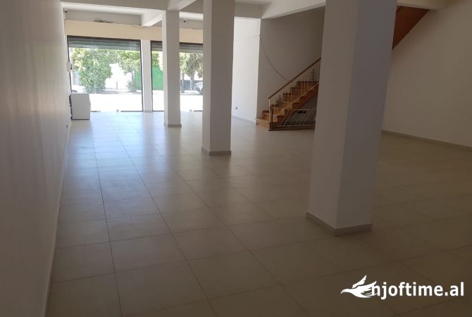 Ambiente Commerciale in Affitto 1+1 a Durazzo - 500 Euro