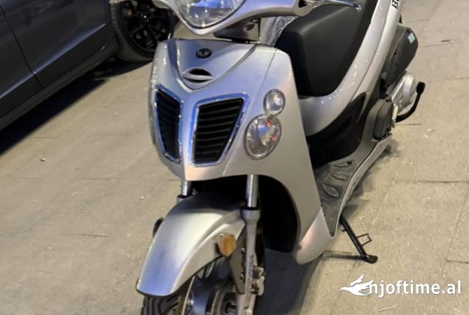 Motorra ne shitje  ne Tirane - 1,400 Euro