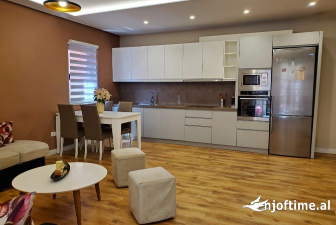 Shtepi me qera Apartament ne Tirane, 2+1, Mobilimi E mobiluar, Pagesa 1,100  Euro.