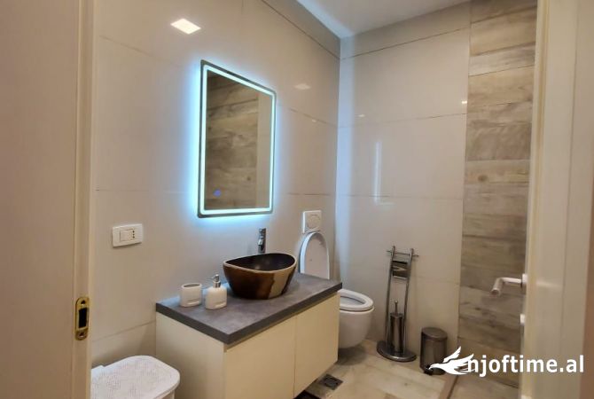 Shtepi me qera Apartament ne Tirane, 2+1, Mobilimi E mobiluar, Pagesa 1,100  Euro.