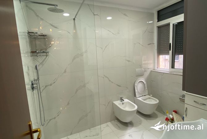 Shtepi me qera 2+1 ne Tirane - 900 Euro