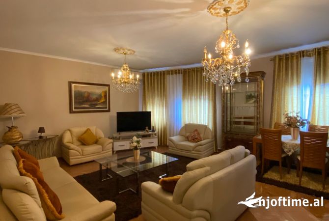 Shtepi me qera 2+1 ne Tirane - 900 Euro