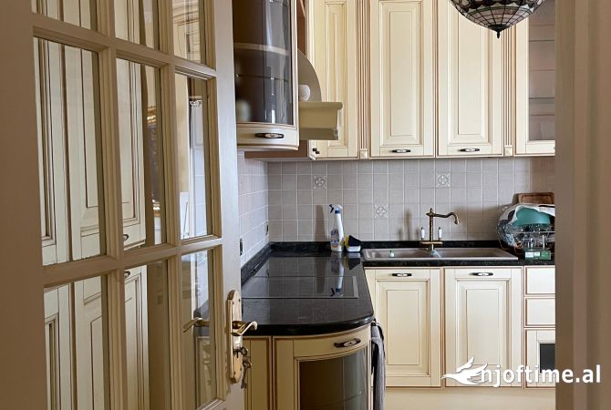 Shtepi me qera Apartament ne Tirane, 2+1, Mobilimi E mobiluar, Pagesa 500  Euro.