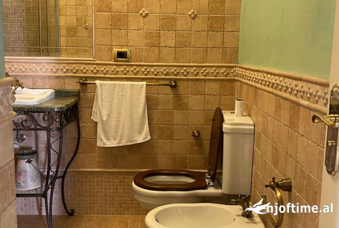 Shtepi me qera Apartament ne Tirane, 2+1, Mobilimi E mobiluar, Pagesa 500  Euro.