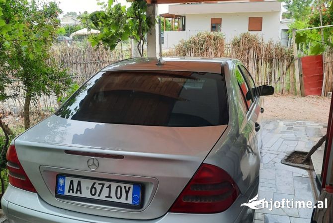 Auto in Vendita  a Durazzo - 3,200 Euro