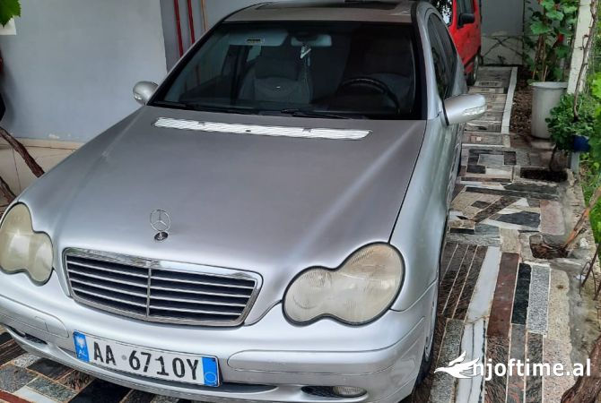 Makina ne shitje ne Durres - 3,200 Euro