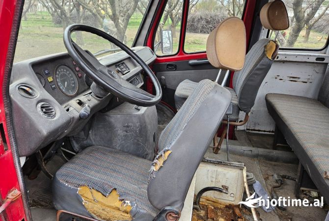 Makina ne shitje ne Lezhe, Mercedes-Benz, 1990 Diesel,Kambio Manual Pagesa 3,000  Euro.