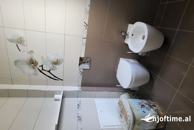 Shtepi ne shitje Apartament ne Vlore, 1+1, Mobilimi E mobiluar, Pagesa 165,000  Euro.
