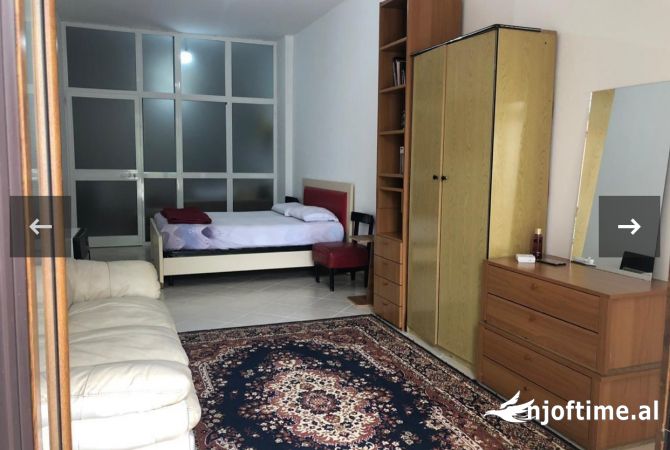 Shtepi ne shitje Apartament ne Tirane, 1+1, Mobilimi E mobiluar, Pagesa 80,000  Euro.